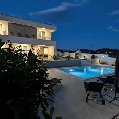 Marija Zadar Region With Heated Pool Villa *